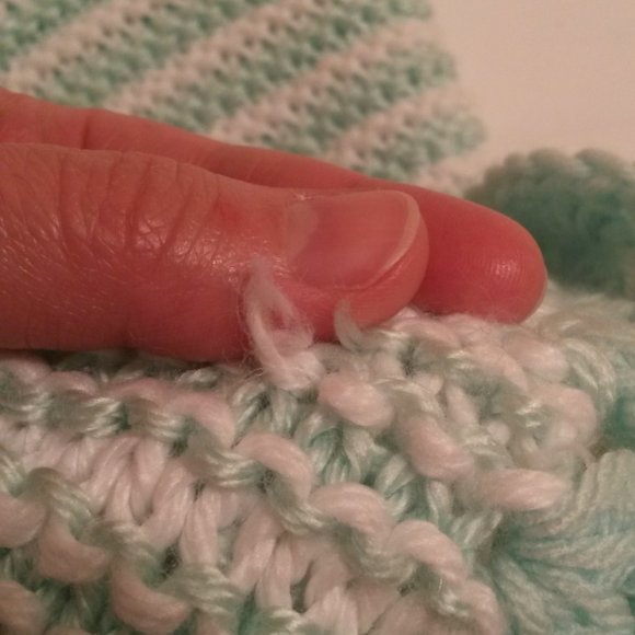 Hand knitted Green and White Baby Blanket - Picture 6 of 6